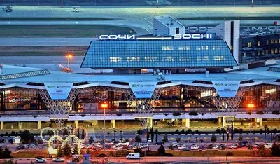 Bandara Adler Sochi di malam hari