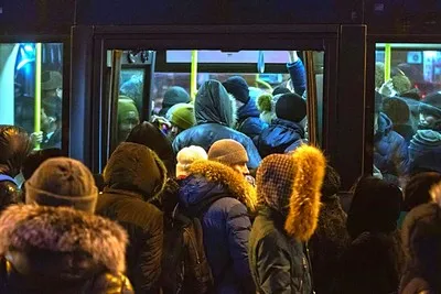 Dengan bus dari bandara Murmansk