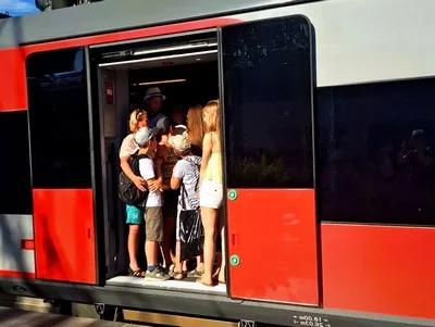 Transportasi umum di Sochi sering kelebihan beban