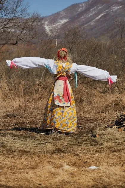 Pembakaran patung tiruan di Polandia selama Maslenitsa.