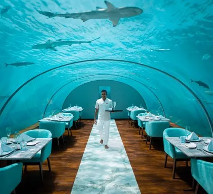 Makan malam di Conrad Maldives