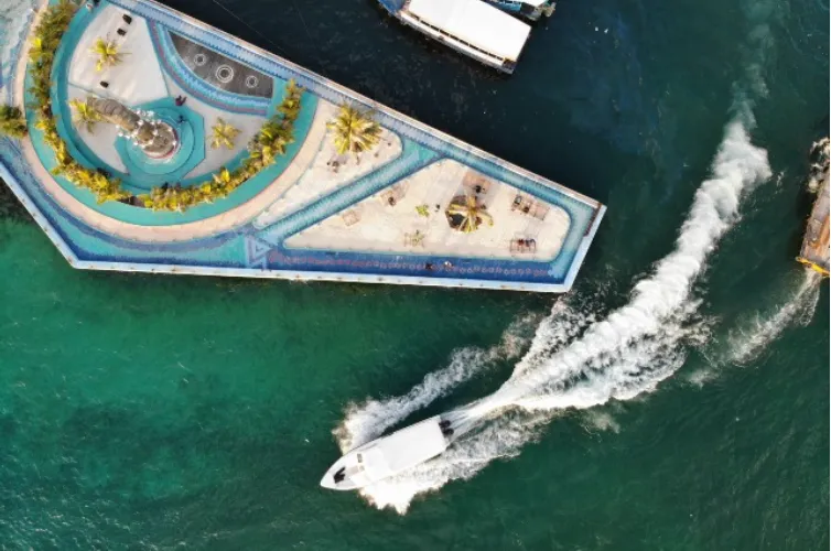 Transfer Air Bandara Velana MLE. Speedboat ke hotel.