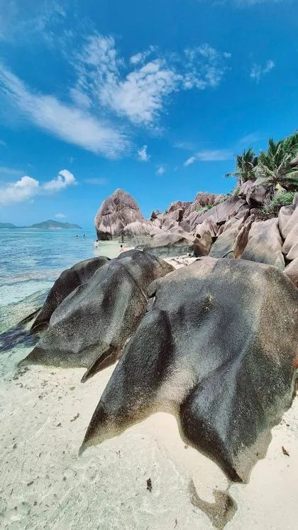 Batu-batu granit dan air pirus di Anse Source d'Argent, La Digue