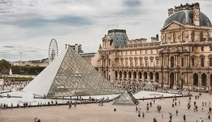 Malam museum 2025 di Louvre