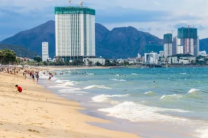 Pantai Nha Trang dekat Bandara Nha Trang Cam Ranh CXR
