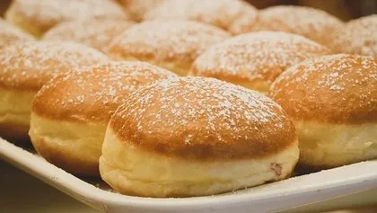 Donat tradisional Hari Selasa Shrove di Polandia